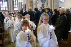 1. Heilige Kommunion in St. Crescentius (Foto: Karl-Franz Thiede)